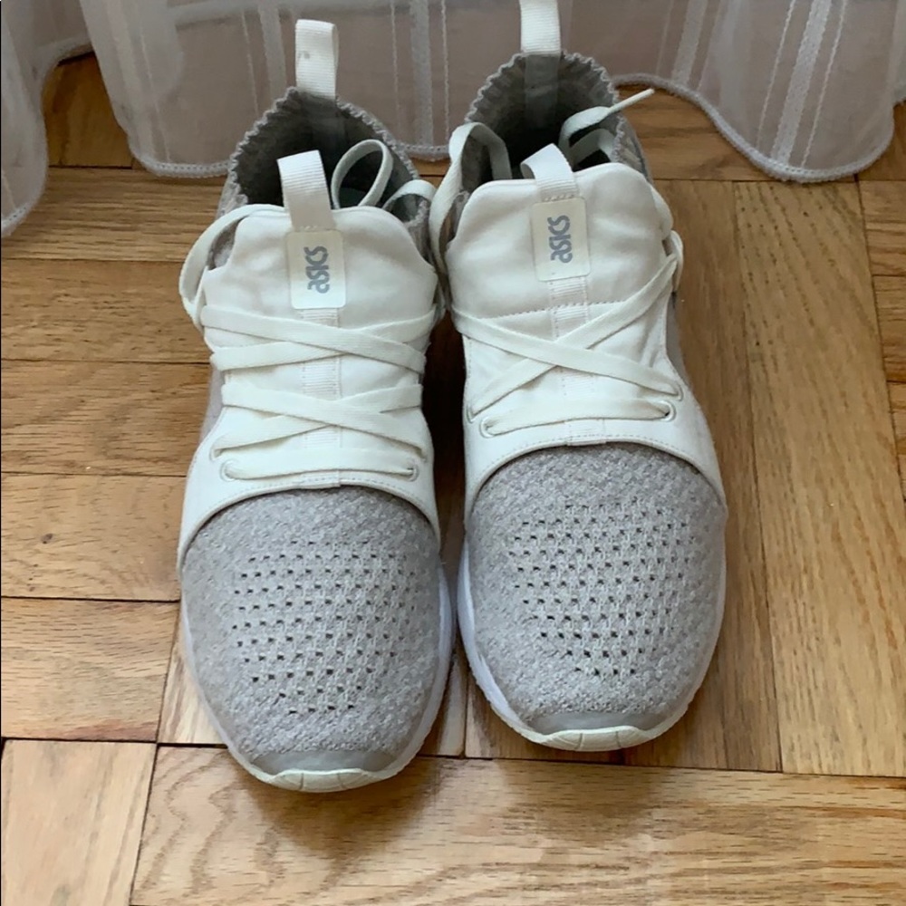 ASICS H8K1N Gel sneakers. Size 8